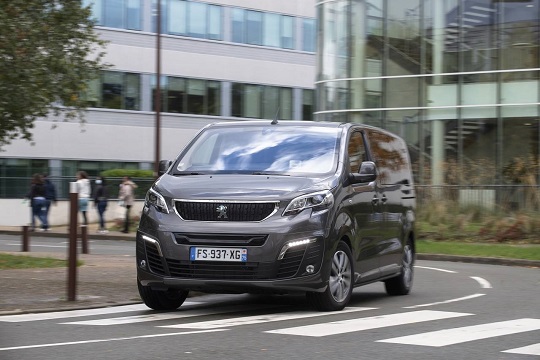 Peugeot Expert / Traveller (2021-2022) – skrzynka bezpieczników i przekaźników